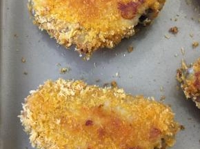 取出鸡翅，逐个翻面。