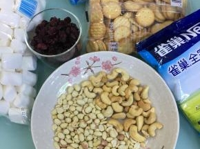 准备好所需材料。