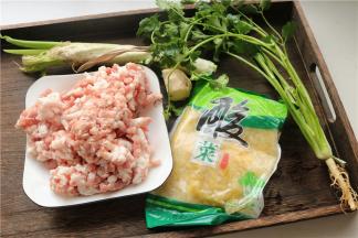 酸菜馅的材料。