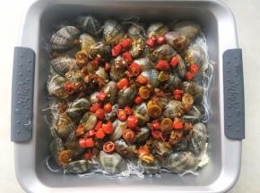 淋上调好的酱汁