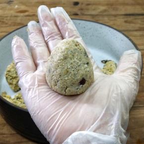 捏出窝窝头的形状