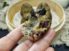 这道健康又美味的黑芝麻窝窝头就做好啦。您喜欢吗？