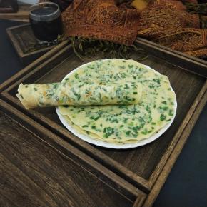 可以把它卷起来，配上自己喜欢吃的辣酱