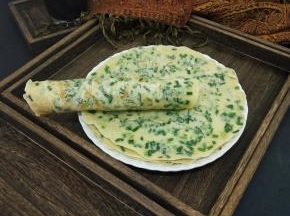 可以把它卷起来，配上自己喜欢吃的辣酱