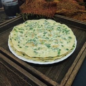 不喜辣的配上牛奶，这道健康无油版的的韭菜鸡蛋软饼就做好了，您学会了吗？