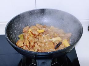 待山药熟后，大火稍做收汤。(这道汤不需要吧汤汁收的特解干那种)