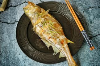 来一碗米饭，开吃吧。