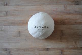 揉成光滑的面团。