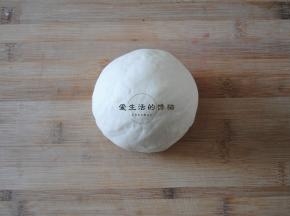 揉成光滑的面团。