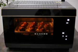 放入ACA蒸烤箱内，先发酵30分钟。