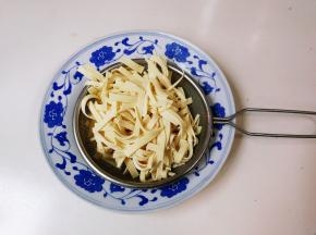 捞出来沥掉水