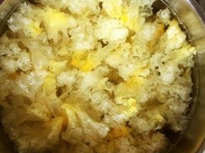 沸水焯烫，去掉杂质