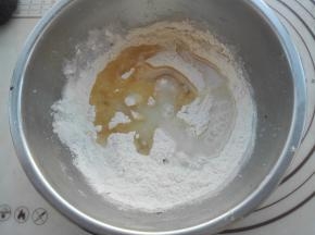将所有水油皮食材混合