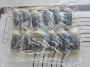 依次卷好，盖好保鲜膜，醒发10分钟