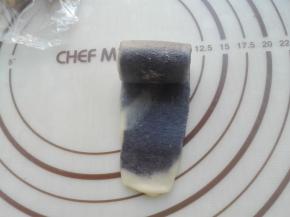 同样自上而下将其卷起来