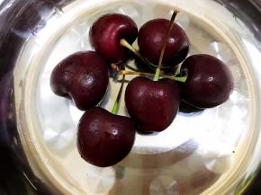 车厘子去蒂洗净吸干水份