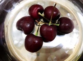 车厘子去蒂洗净吸干水份
