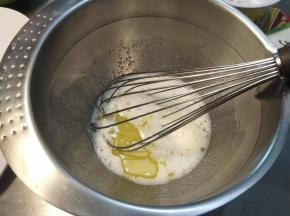 加入液态黄油。