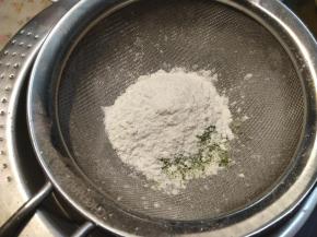 全部粉类过筛。