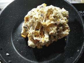 关火，再倒入饼干，拌匀。