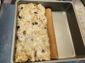 戴上手套，压成长方形。