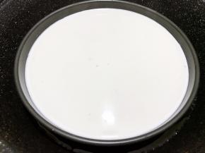 倒入粉浆进行发酵
这里给不了具体时间，主要看粉浆状态
今天我这里室温16度，我发酵了2个半小时