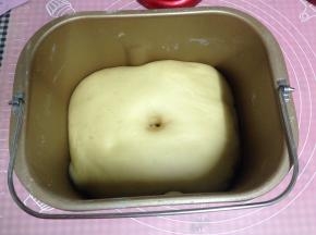 加盖入温热湿润处发酵至两倍大