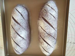 用面包刀割口，横口，斜口都可以。烤箱中层180度，20分钟。