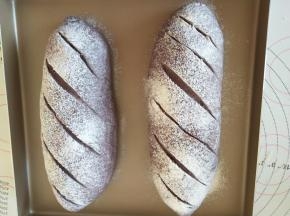 用面包刀割口，横口，斜口都可以。烤箱中层180度，20分钟。