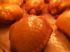 刷上蜜糖，温度调至235度，烤至金黄，另一面同样处理
