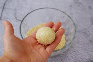 再用手揉一下，按紧