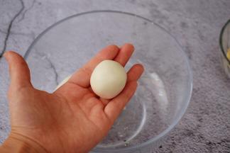 我把面团分成8份，取一面团揉圆