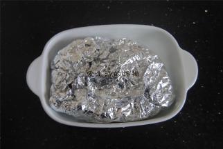 把锡纸包裹好。