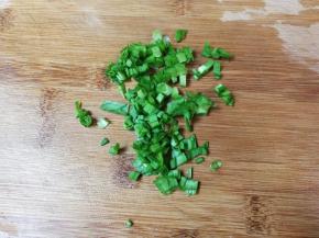 青蒜洗净切成末