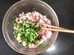 然后加入葱花。