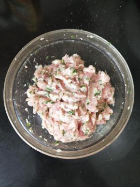 搅拌均匀腌15分钟左右。