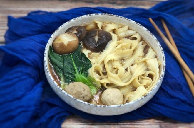 香菇丸子刀削面