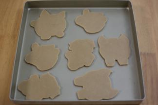 画好后放入烤盘里，烤箱160度预热。