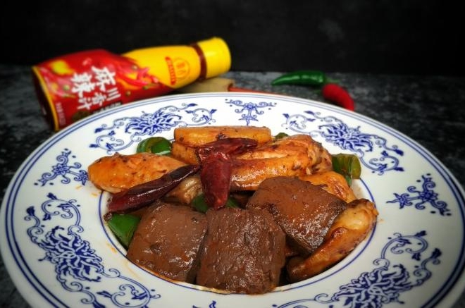 豪吉川香麻辣鸡翅香锅