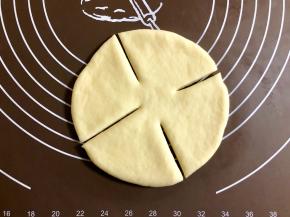 如图对称的切4刀，不要切断。