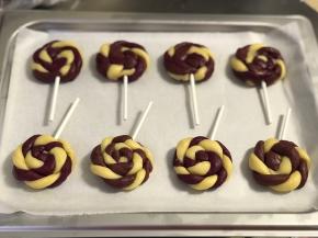 依次完成所有后摆入烤盘内。