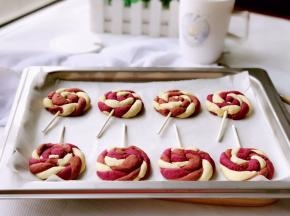 中途加盖锡纸以防上色，烤好取出后彻底晾凉。