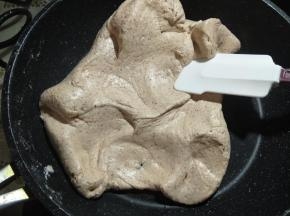 直到看不到粉末，并且表面油亮。