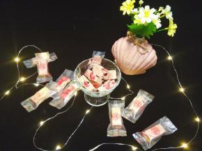 最后用喜欢的包装纸包好封口即可。