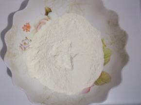 糖加入面粉中搅拌均匀