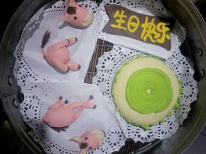 依次做好放入蒸屉每个之间留出一定的距离。冷水下锅开小火5分钟后关火，发酵20分钟(时间仅作参考，具体发酵至面团略略变大，手指轻按面团慢慢回弹即可)，开大火，水开后再蒸20分钟左右，关火闷3~5分钟。