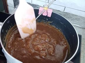 不搅拌的时候会出现很多小泡泡。