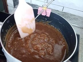 不搅拌的时候会出现很多小泡泡。