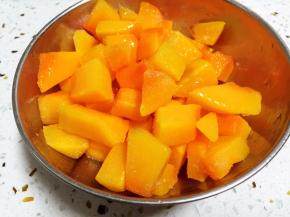 南瓜去皮切小块