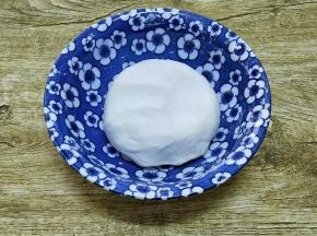 糯米粉加清水和成团